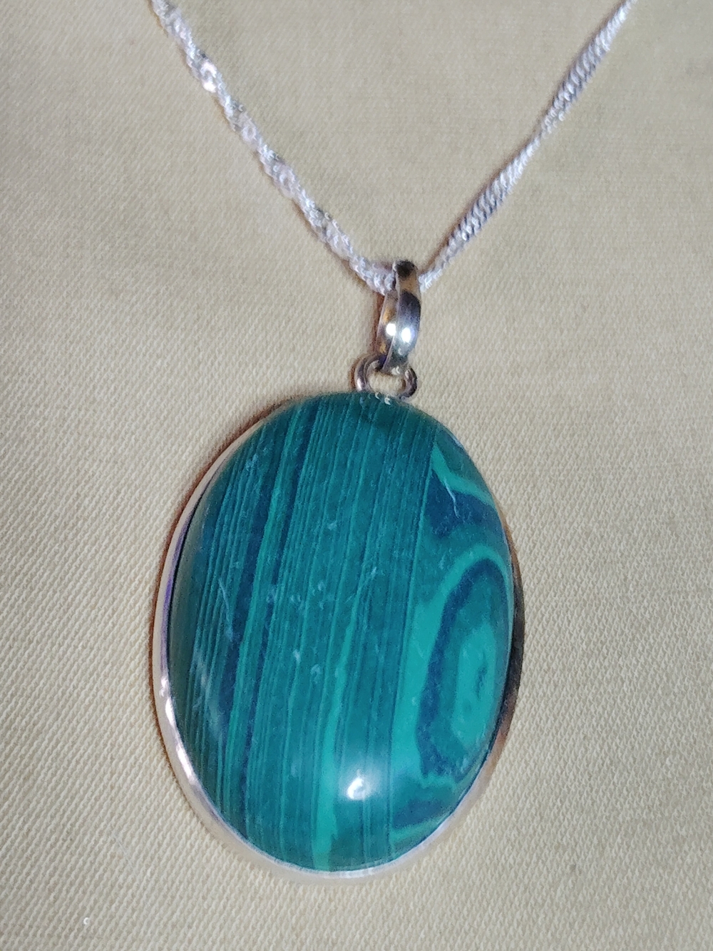 MALACHITE GEMSTONE NECKLACE IN STERLING SILVER SETTING. 18 IN STERLING CHAIN.